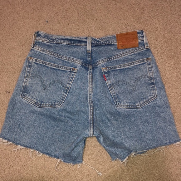 Levi’s 501 Shorts - Picture 2 of 4
